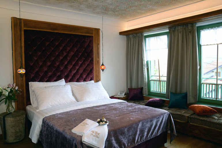 Azra room